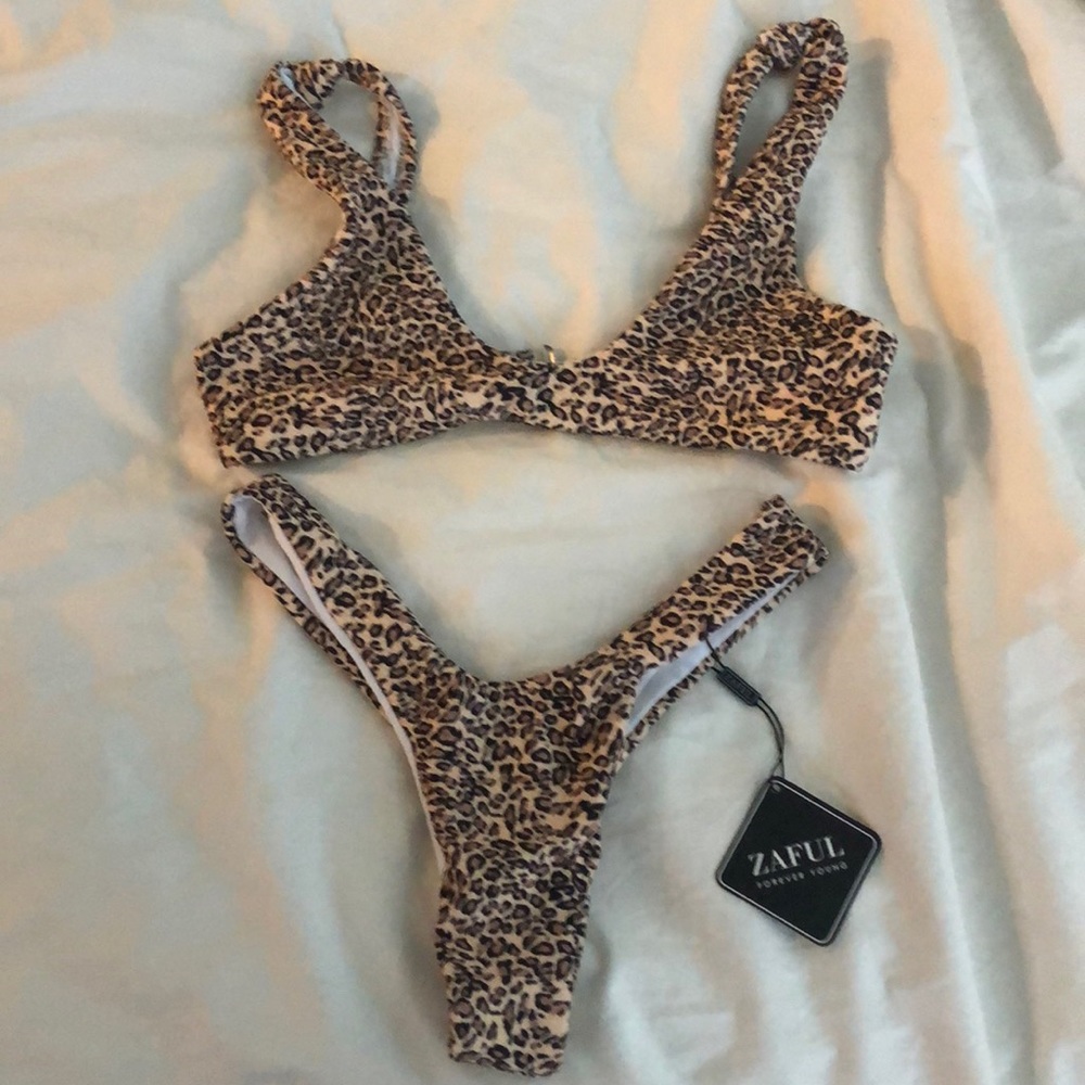 Leopard thong bikini